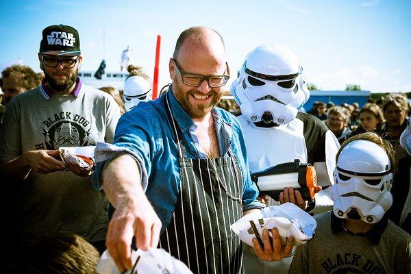 Paul Cunninham beim Hot Dog-Wettbewerb