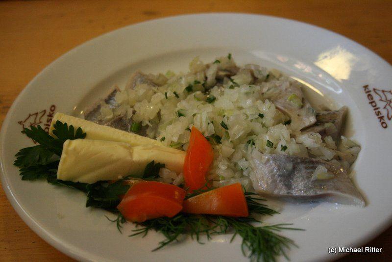 Typisch Polnisch: Hering mit Zwiebel und Apfel