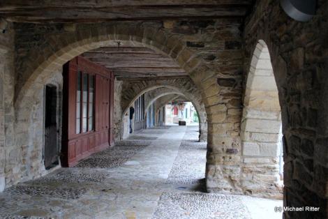 Arkadengänge in Sauveterre-de-Rouergue