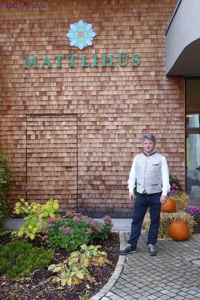 Alexander Geißler vor dem Mattlihüs