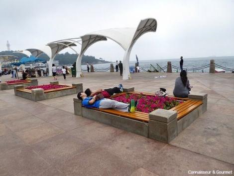 An der Uferpromenade von Yantai