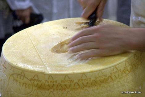 Kontrolle des Grana Padano