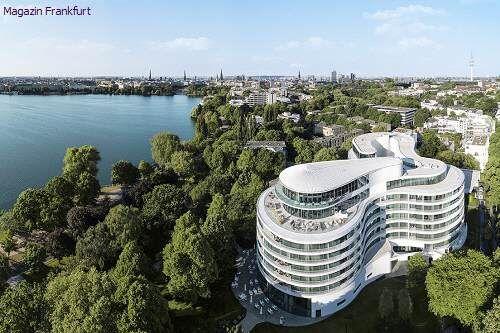 Blick auf The Fontenay und die Alster