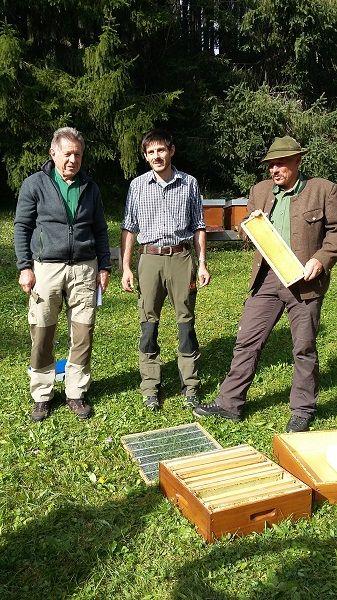 Zwei Generationen Imker und Jäger