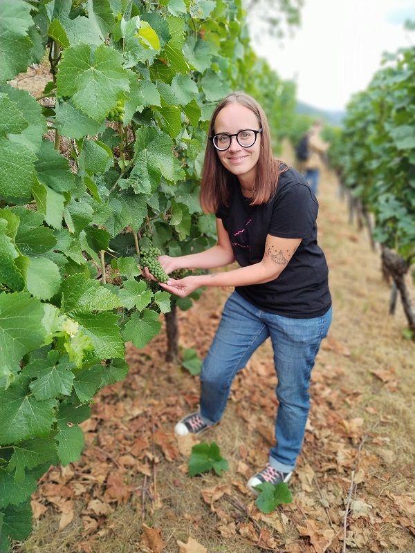 Winzerin Verena Waigand im Weinberg
